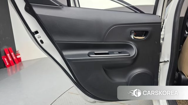 Toyota Prius C id 4759945 из Кореи 17