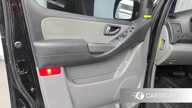 Hyundai The New Grand Starex id 4688750 из Кореи 17