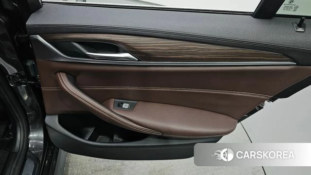 BMW 5 Series (G30) id 4383694 из Кореи 17