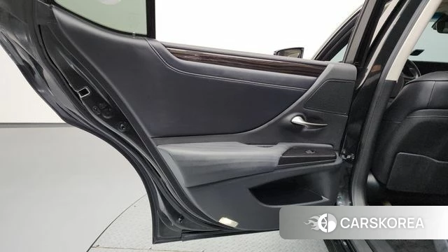 Lexus ES300h 7th generation id 4283257 из Кореи 17