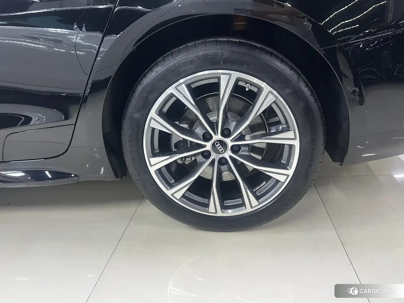 Audi A6L id 4538862 из Китая 17