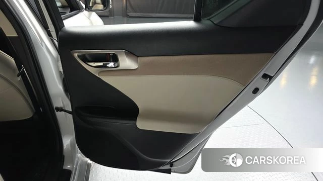 Lexus CT200h id 4435560 из Кореи 17