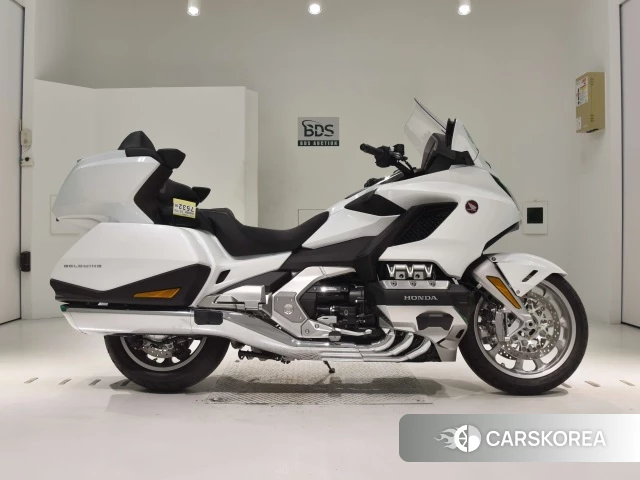 Проданный Honda GL1800 TOUR DCT 2023 из Японии