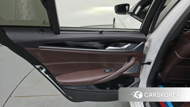 BMW 5 Series (G30) id 4631551 из Кореи 17