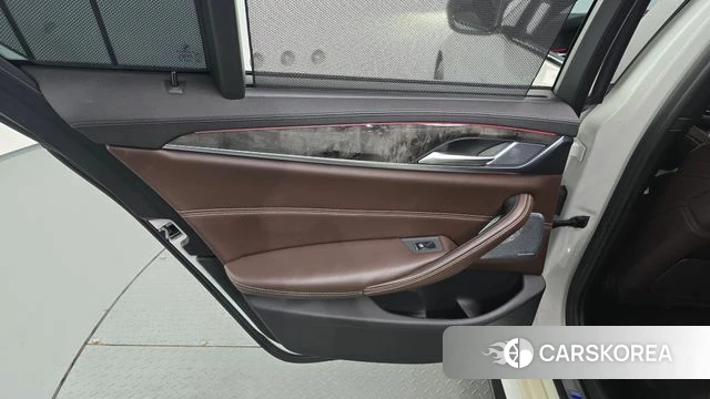 BMW 5 Series (G30) id 4557929 из Кореи 17