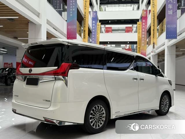 Lexus LM id 4341788 из Китая 17
