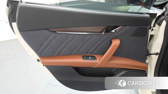 Maserati Quattroporte id 4502237 из Кореи 17