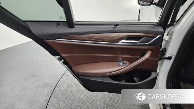 BMW 5 Series (G30) id 4574070 из Кореи 17