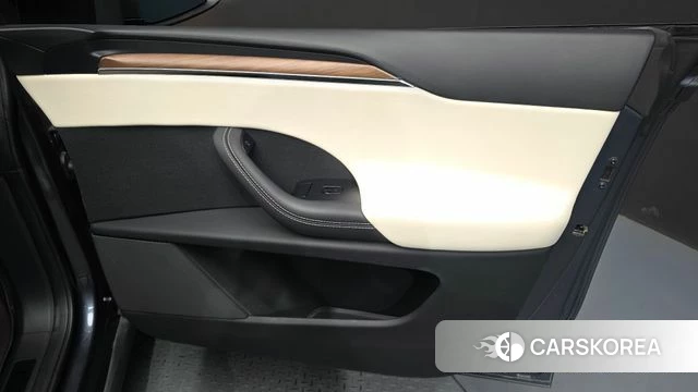 Tesla Model X id 4618225 из Кореи 17