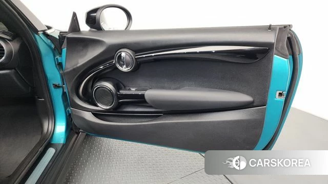 Mini Cooper Convertible id 4268484 из Кореи 17