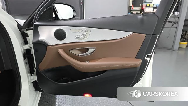 Mercedes-Benz E-Class W213 id 4567654 из Кореи 17