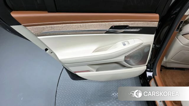 Genesis G90 id 4294575 из Кореи 17