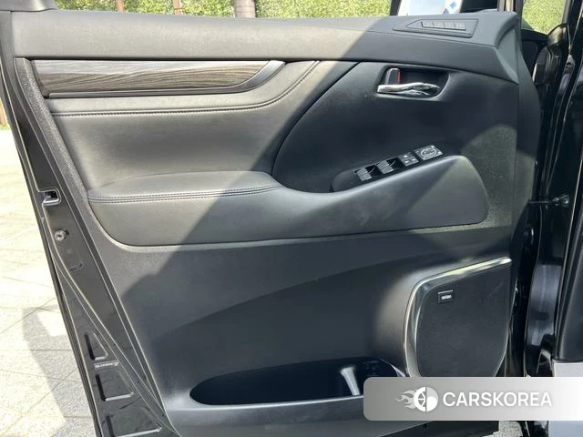 Lexus LM id 4359609 из Китая 17
