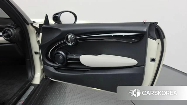 Mini Cooper S Convertible id 4670830 из Кореи 17