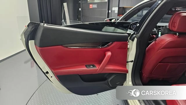Maserati Quattroporte id 4430354 из Кореи 17
