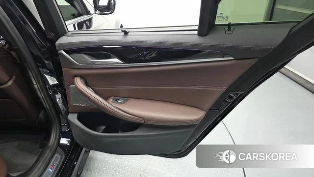 BMW 5 Series (G30) id 4566735 из Кореи 17