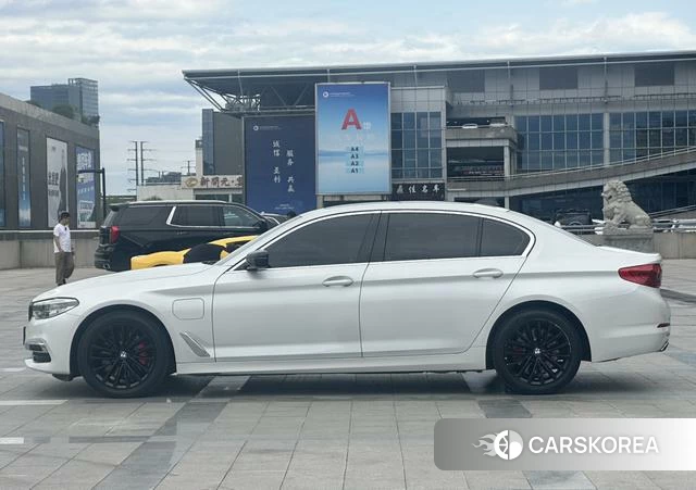 BMW 5 series PHEV id 4212696 из Китая 17