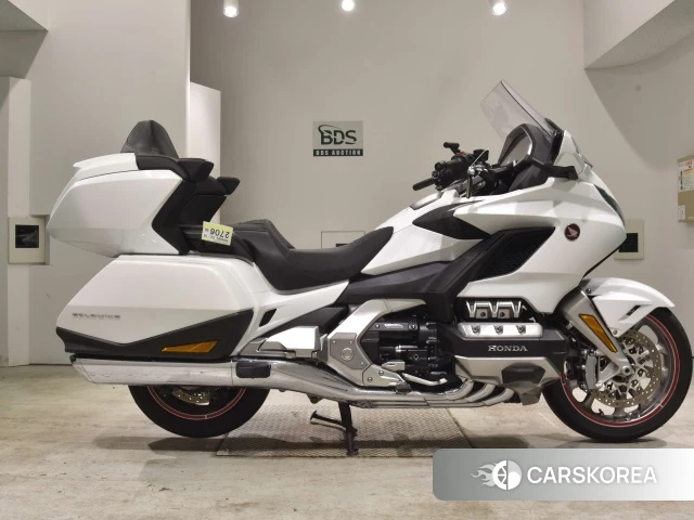 Проданный Honda GL1800 TOUR DCT 2021 из Японии