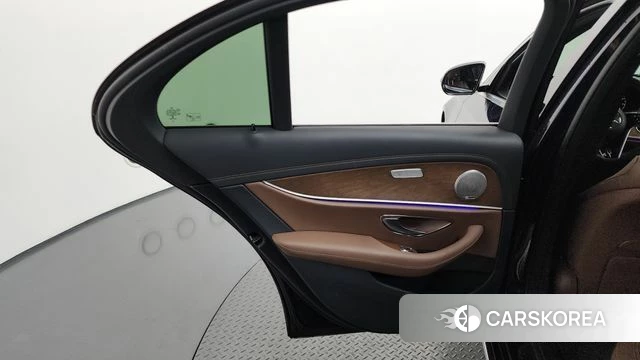 Mercedes-Benz E-Class W213 id 4594081 из Кореи 17