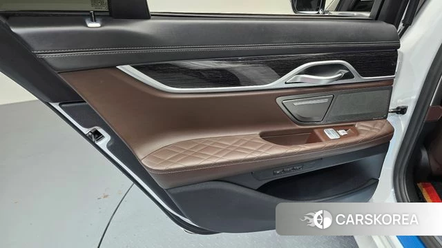 BMW 7 Series (G11) id 4187903 из Кореи 17