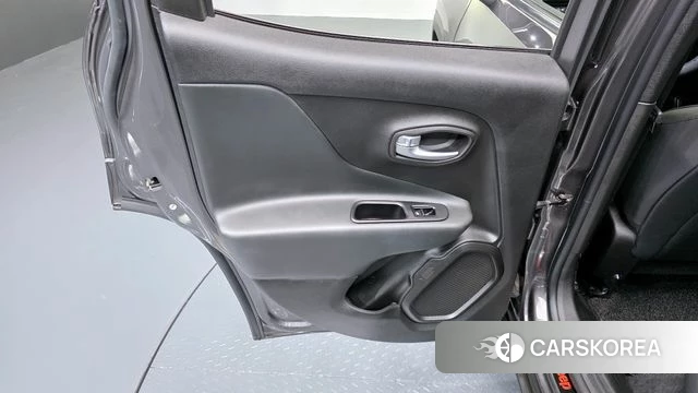 Jeep Renegade id 4294294 из Кореи 17