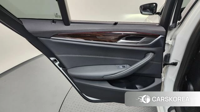 BMW 5 Series (G30) id 4779127 из Кореи 17