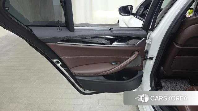 BMW 5 Series (G30) id 4494286 из Кореи 17
