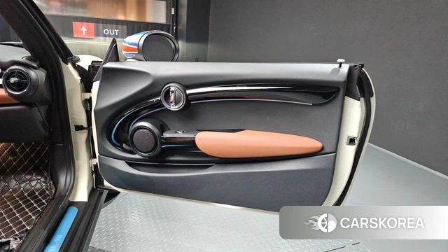 Mini Cooper S Convertible id 4707573 из Кореи 17