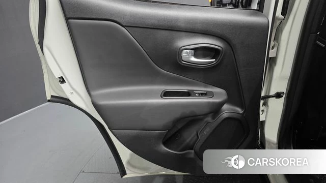 Jeep Renegade id 4470733 из Кореи 17