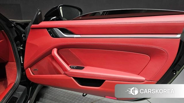 Porsche 911(992) id 4243657 из Кореи 17