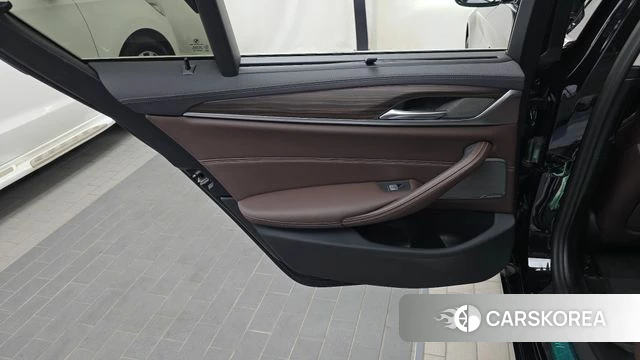 BMW 5 Series (G30) id 4871383 из Кореи 17