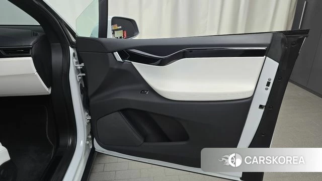Tesla Model X id 4563210 из Кореи 17
