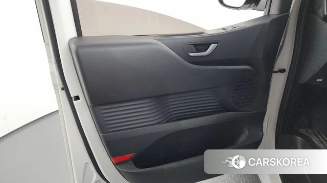 Hyundai Staria id 4308933 из Кореи 17