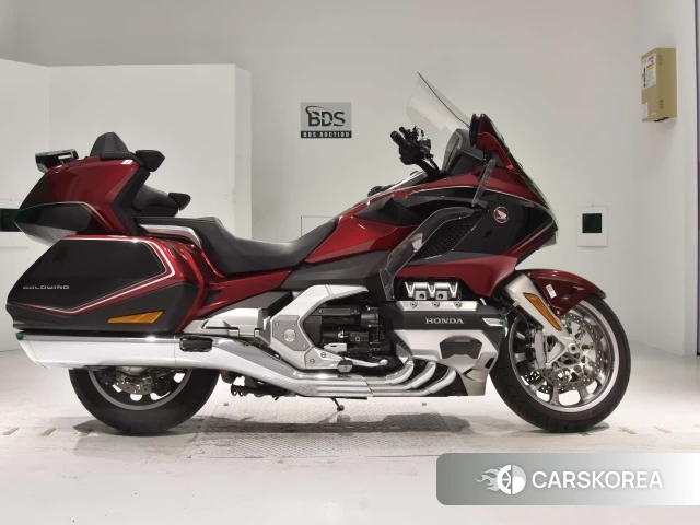 Проданный Honda GL1800 TOUR DCT 2018 из Японии