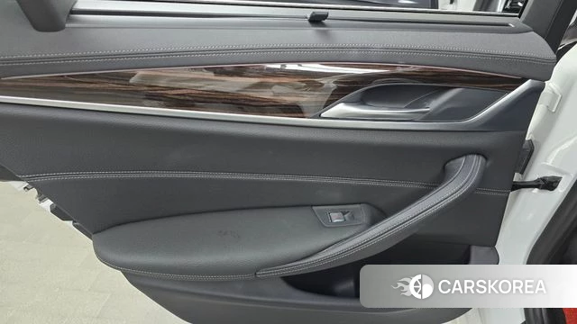 BMW 5 Series (G30) id 4361596 из Кореи 17