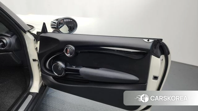 Mini Cooper S Convertible id 4283765 из Кореи 17