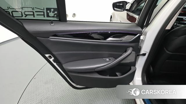 BMW 5 Series (G30) id 4708177 из Кореи 17