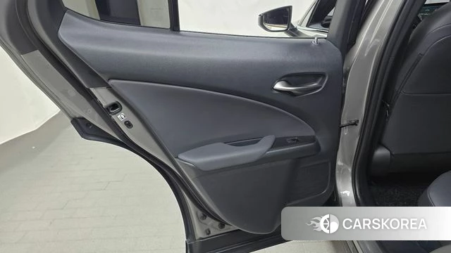 Lexus UX300h id 4354044 из Кореи 17