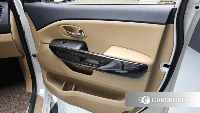 Kia The New Carnival id 4658112 из Кореи 17