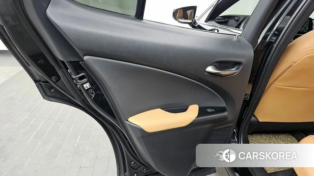 Lexus UX250h id 4308681 из Кореи 17