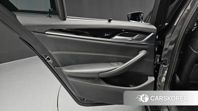 BMW 5 Series (G30) id 4225276 из Кореи 17