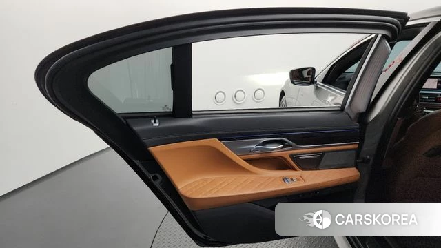 BMW 7 Series (G11) id 4396971 из Кореи 17