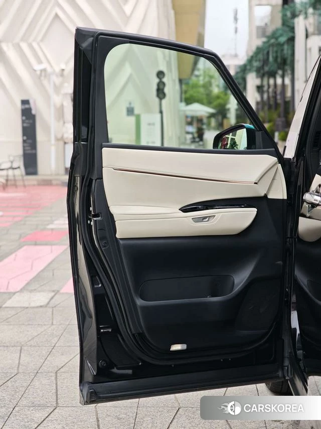 Lexus LM id 4259833 из Китая 17