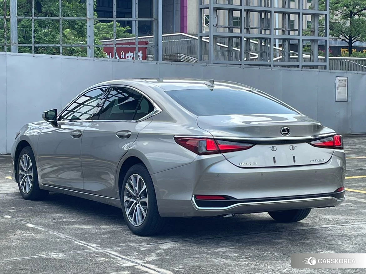 Lexus ES id 4486504 из Китая 17