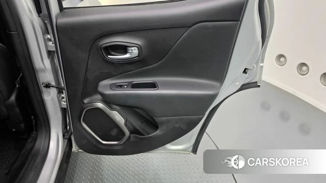 Jeep Renegade id 4755223 из Кореи 17