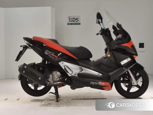 Проданный Aprilia SR MAX300 2015 из Японии, фото 2