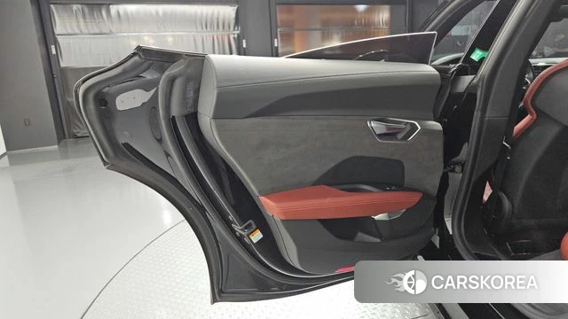 Audi e-Tron GT id 4434026 из Кореи 17