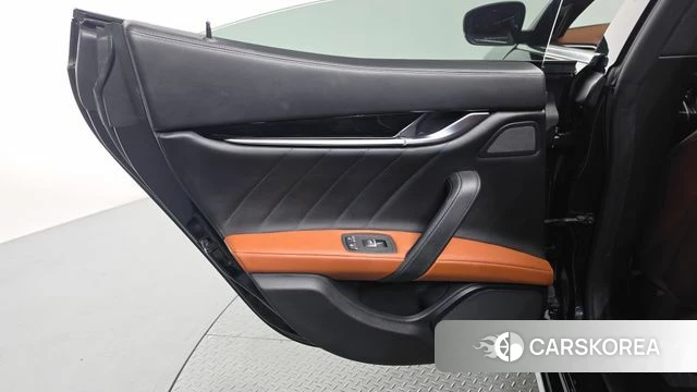 Maserati Ghibli id 4721304 из Кореи 17
