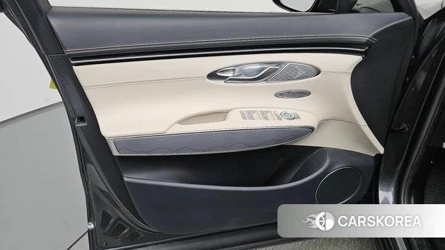 Genesis GV70 id 4250250 из Кореи 17