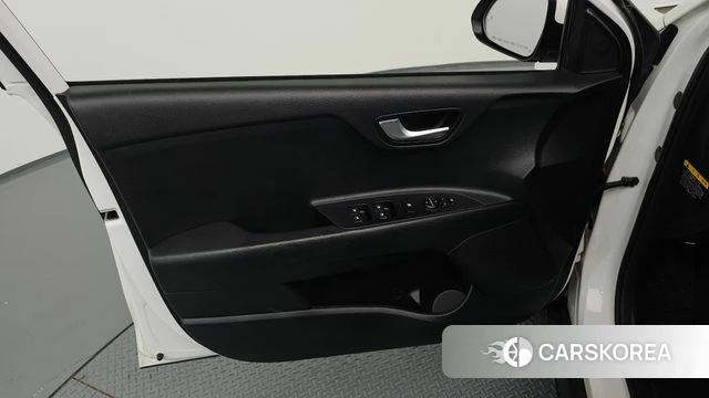 Kia Stonic id 4906716 из Кореи 17